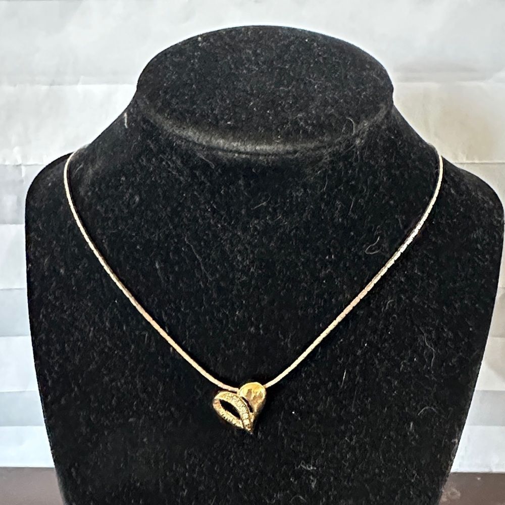 Gold Tone Floating Heart Pendant Necklace Women’s Fashion Jewelry